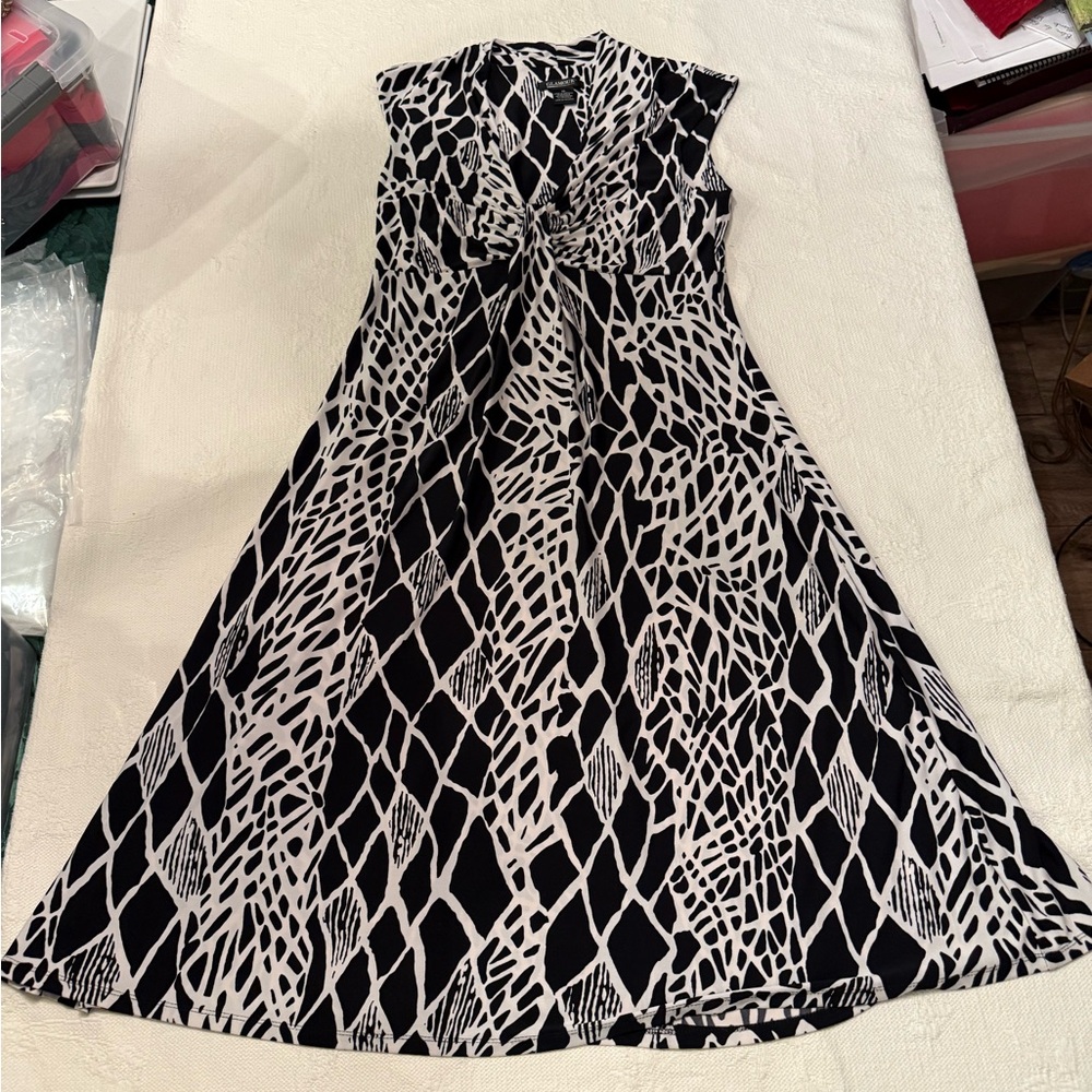 Glamour Black and White Sleeveless‎ A-Line Maxi Dress